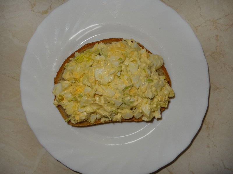 Sałatka z pora i jajek - pyszna pasta do kanapek